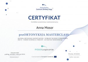 PROortonyksja - "Historia ortonyksji i rozwój metod - wybrane techniki i formowanie drutu - dobór technik: za i przeciw - czy kształt robi różnicę?"